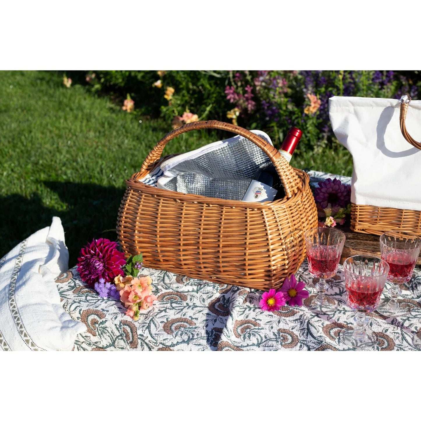INSULATED WILLOW PICNIC BASKET