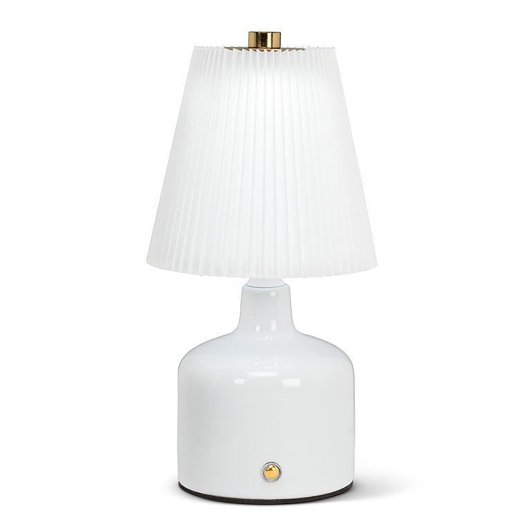 LED LAMP WITH PLEATED SHADE