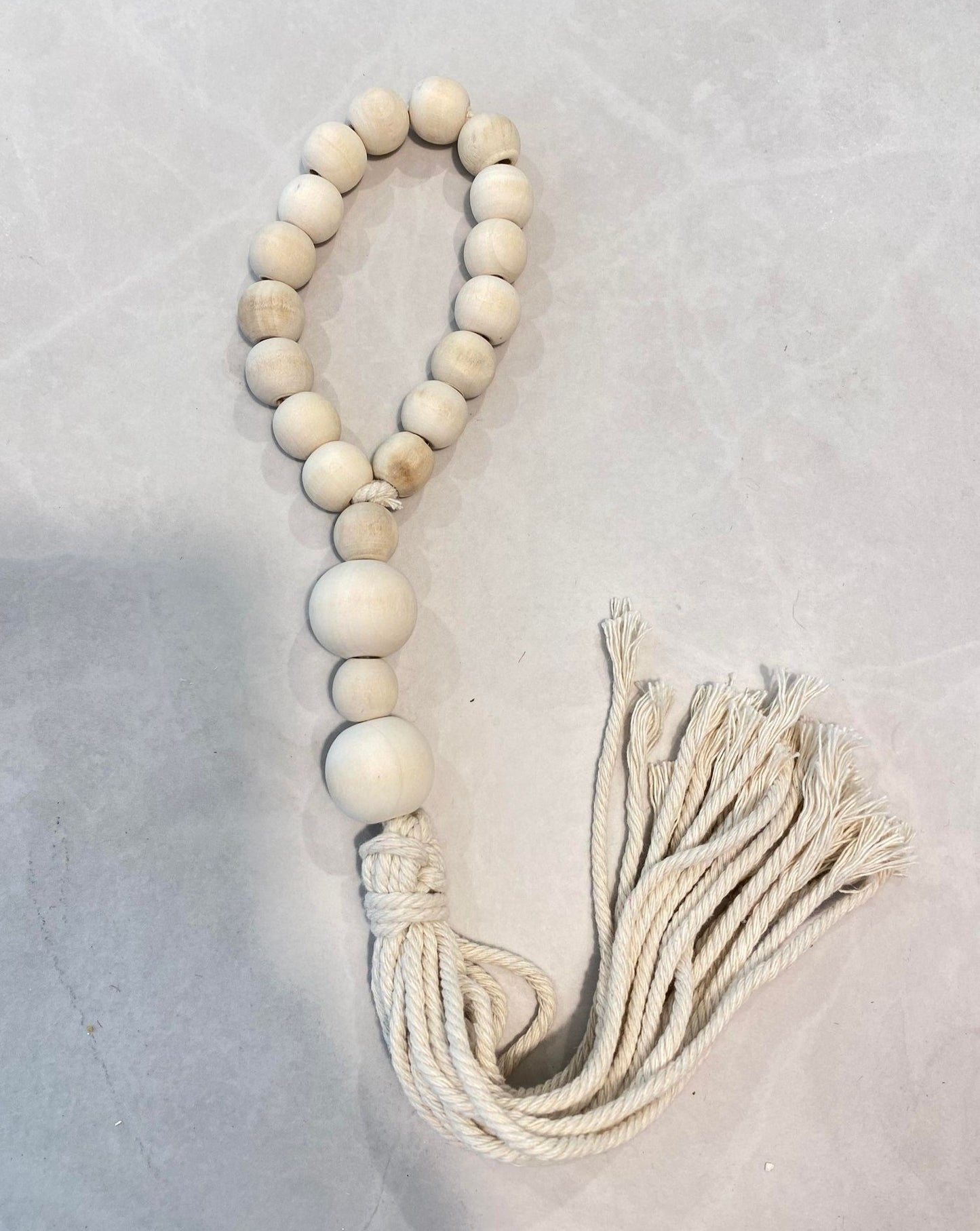 BEAD SHORT LOOP TASSLE