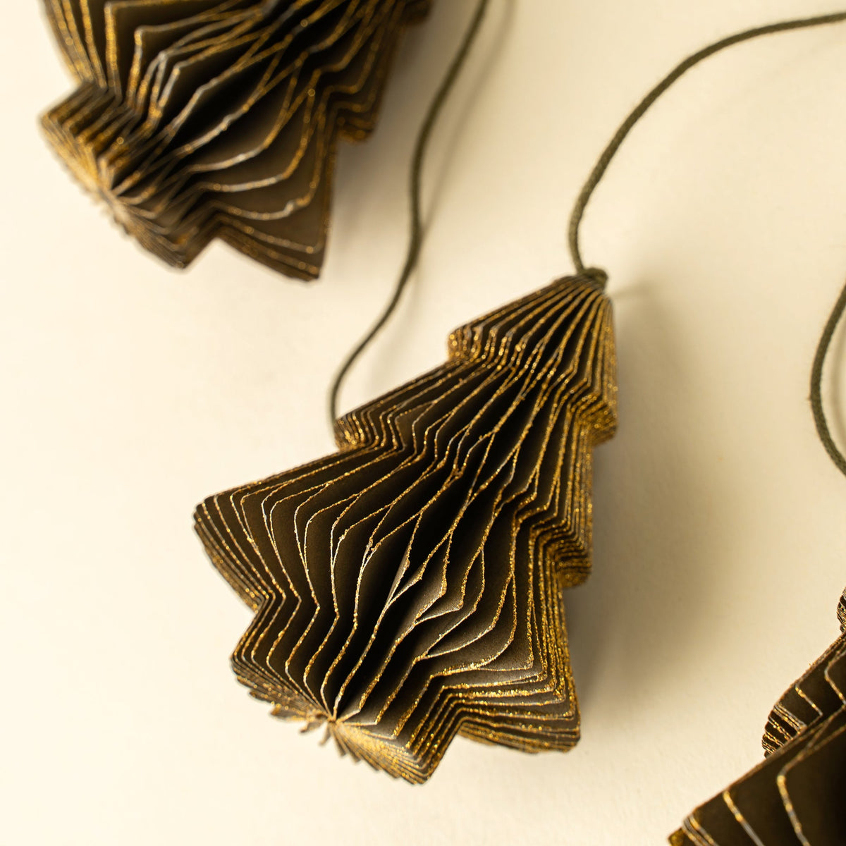 HONEYCOMB TREE GARLAND