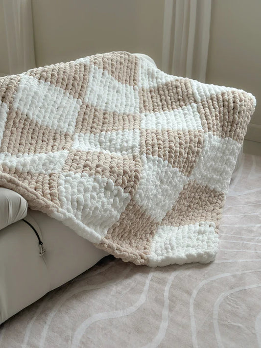 CHECKERED CHUNKY KNIT BLANKET