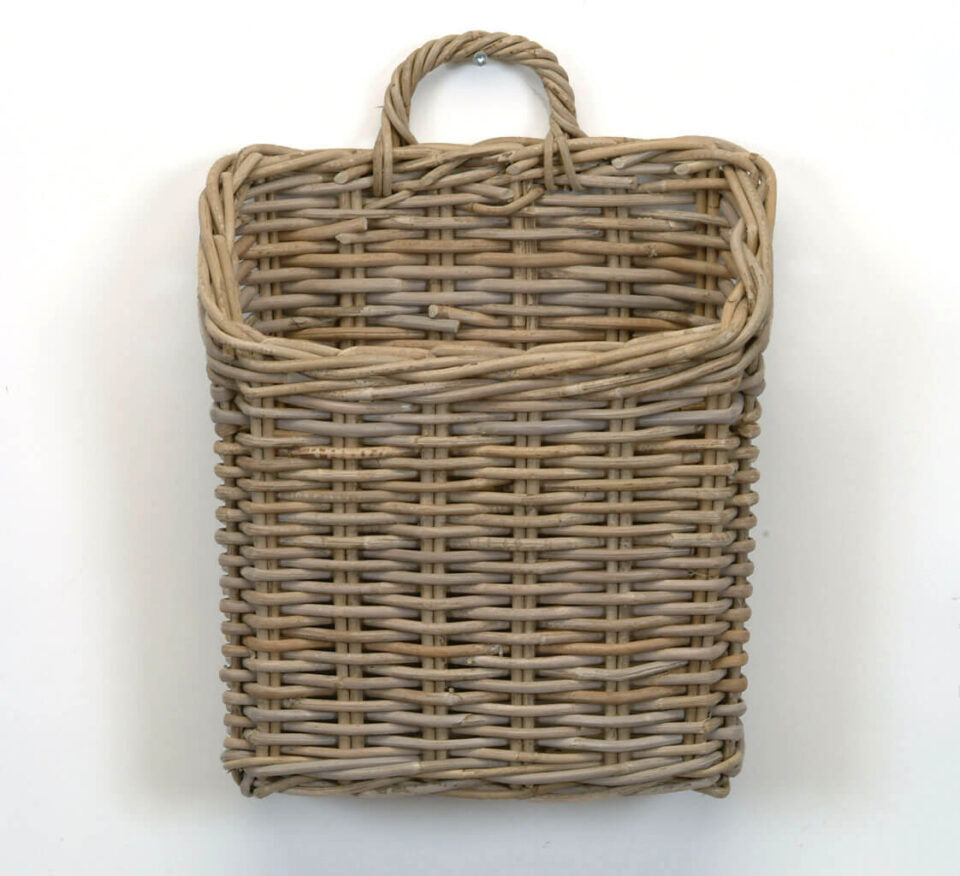 WICKER WALL BASKET