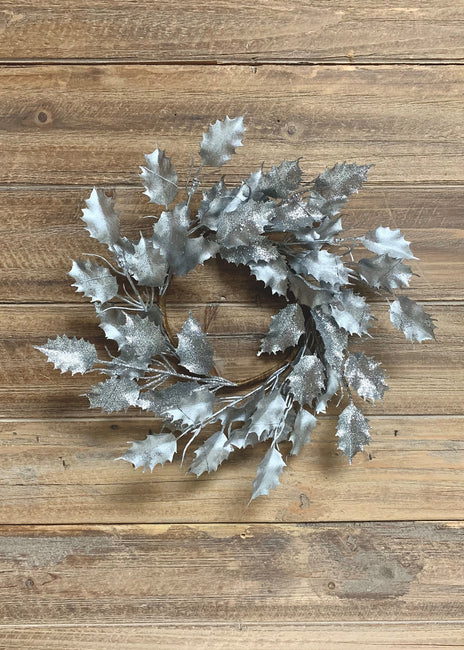 METALLIC HOLLY LEAF WREATH