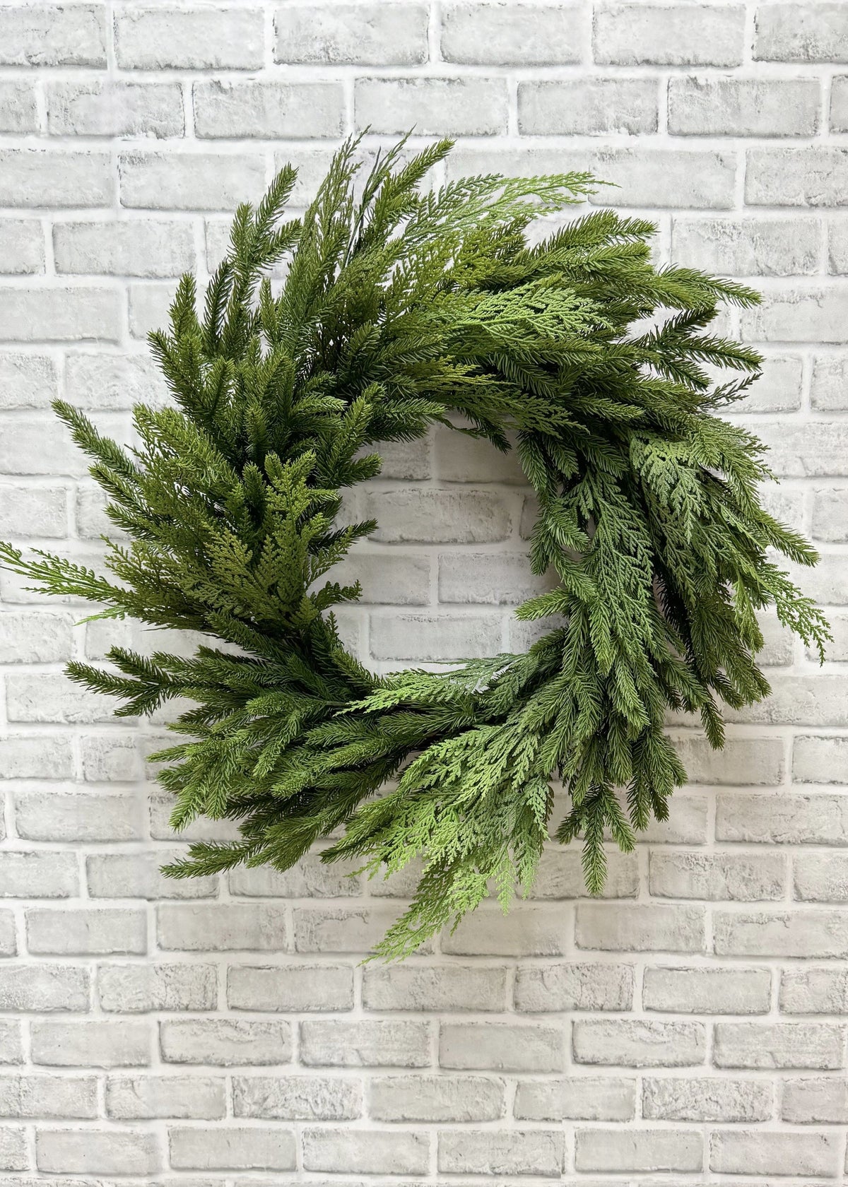 FRESH TOUCH SPRUCE & CEDAR WREATH 28"