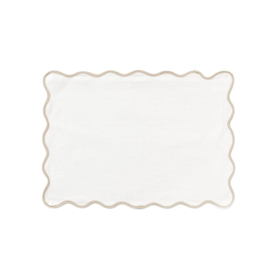 WHITE PLACEMAT W/ BEIGE SCALLOPED EDGE