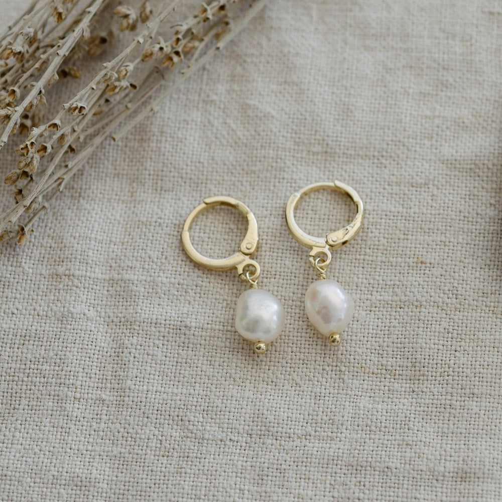 WHITE PEARL BITSY HOOPS