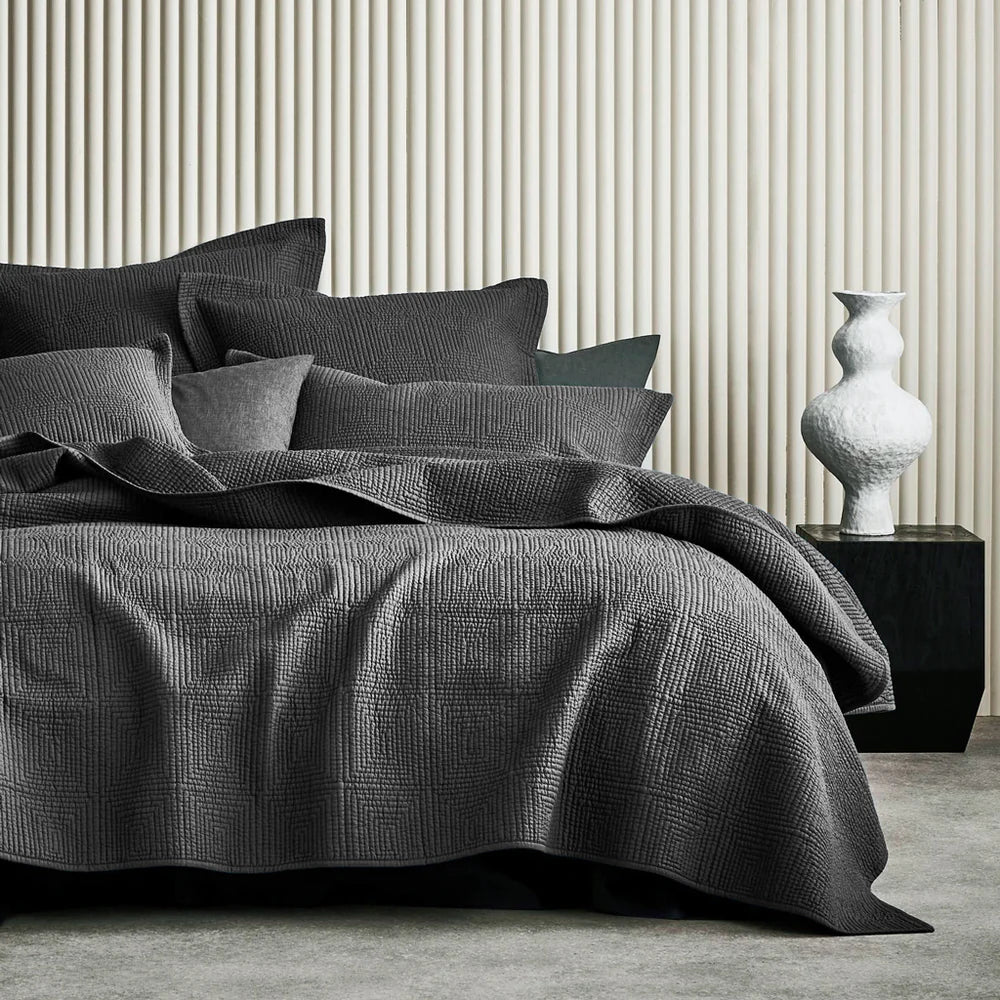 GRID COVERLET SET