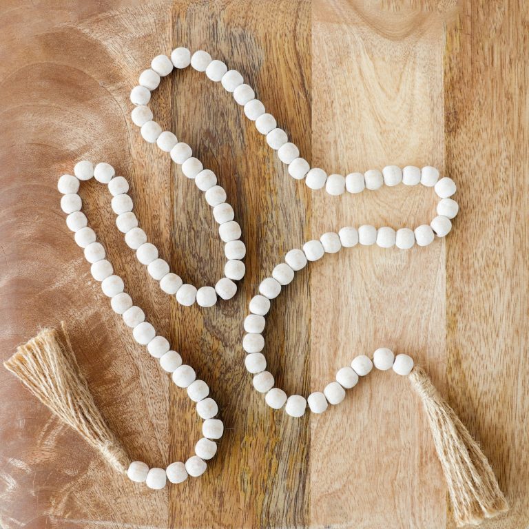 WHITE WOODEN BEAD GARLAND