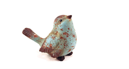 SINGLE RUSTIC SITTING BIRD