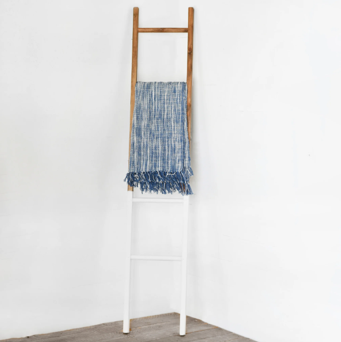 RUSTIC WHITE AND WOOD BLANKET LADDER