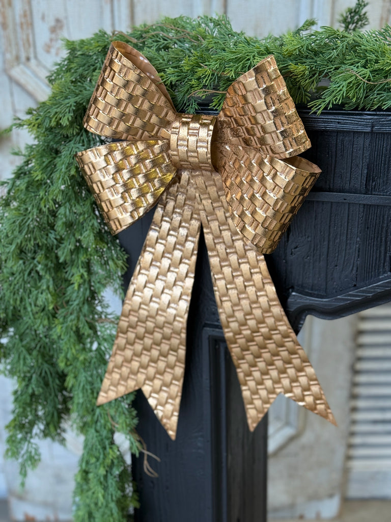 FINISHING TOUCH GOLD BOW