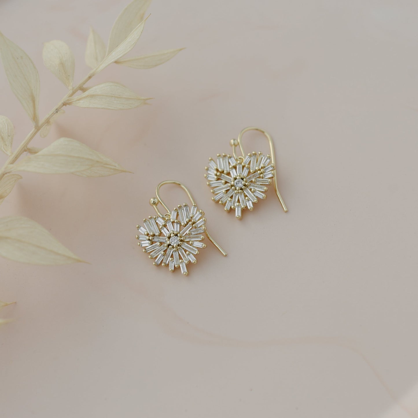 GOLD ELABORATE HEART EARRINGS