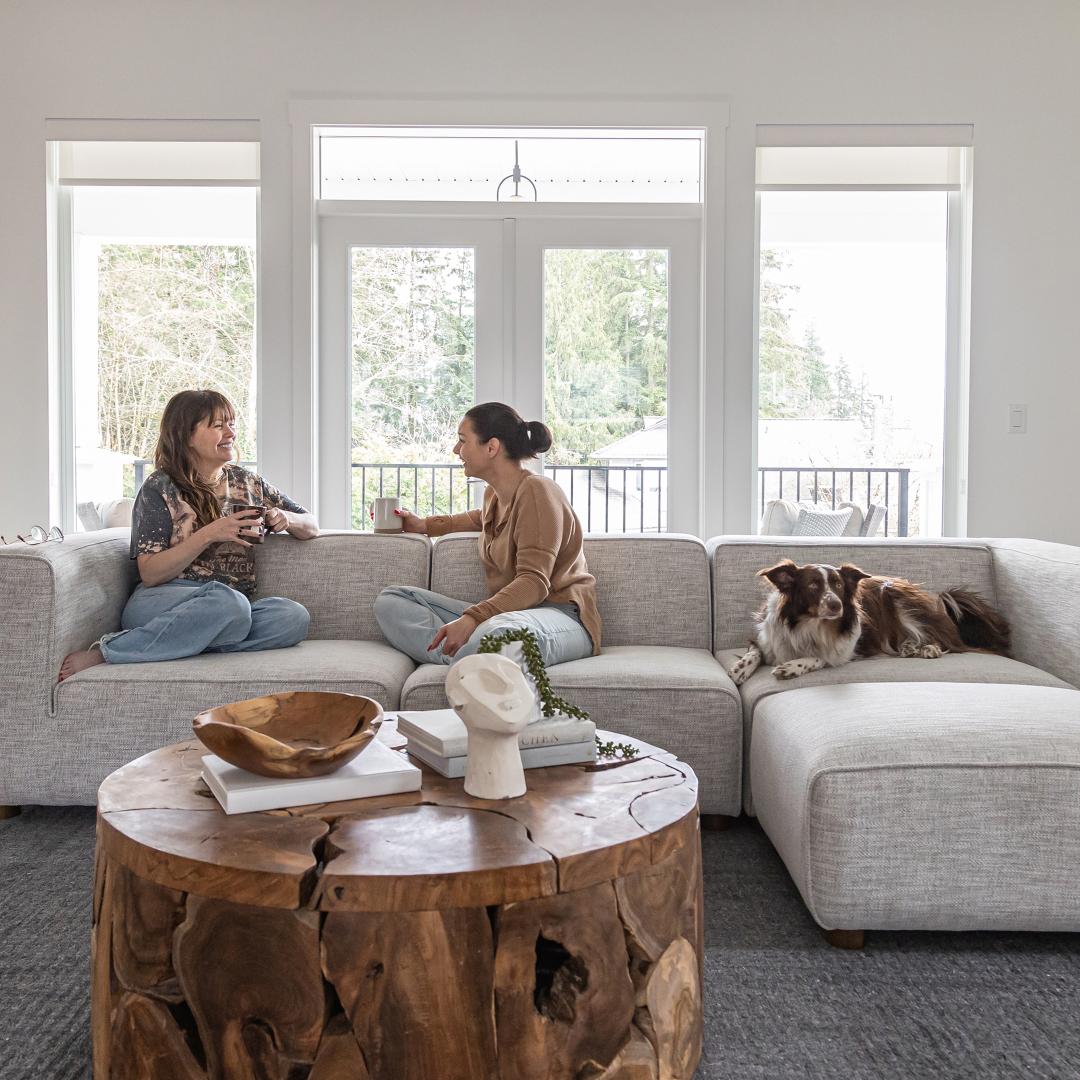 SOLID WOOD ROUND COFFEE TABLE