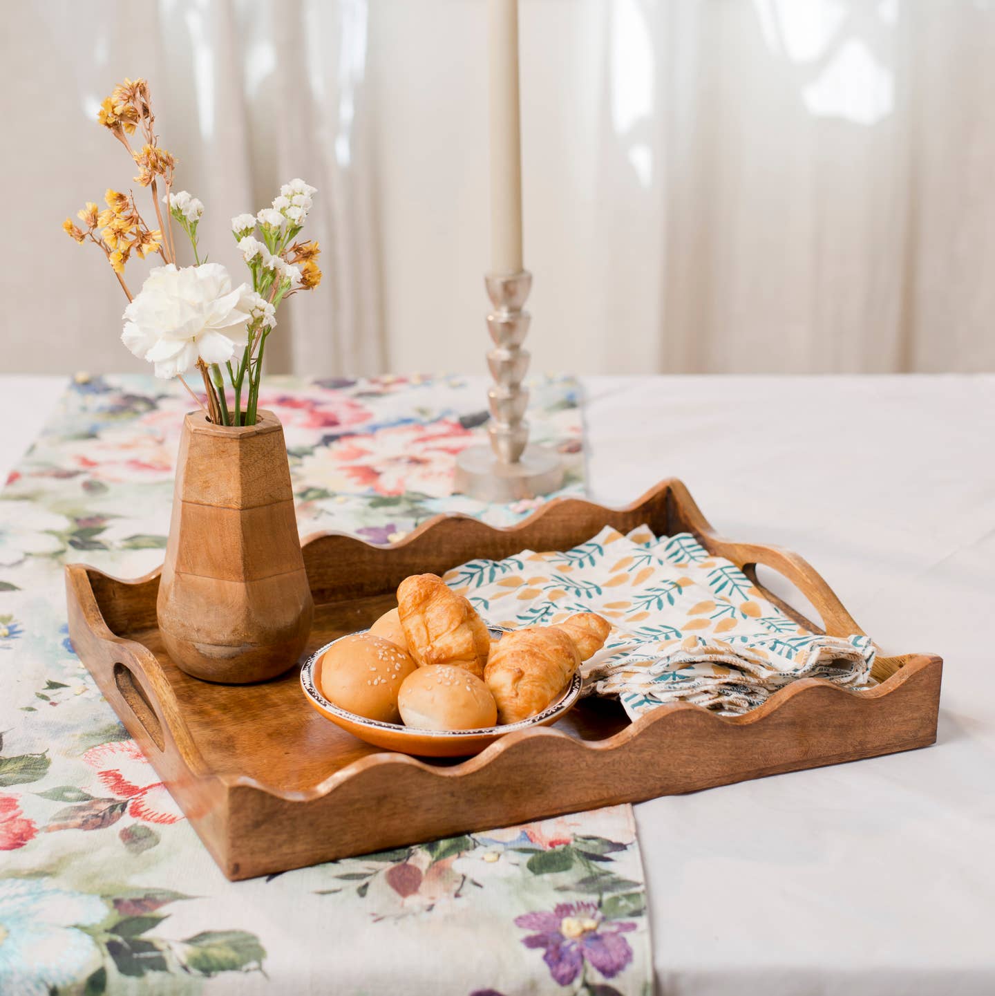 HANDCRAFTED SCALLOPED MANGO WOOD TRAY