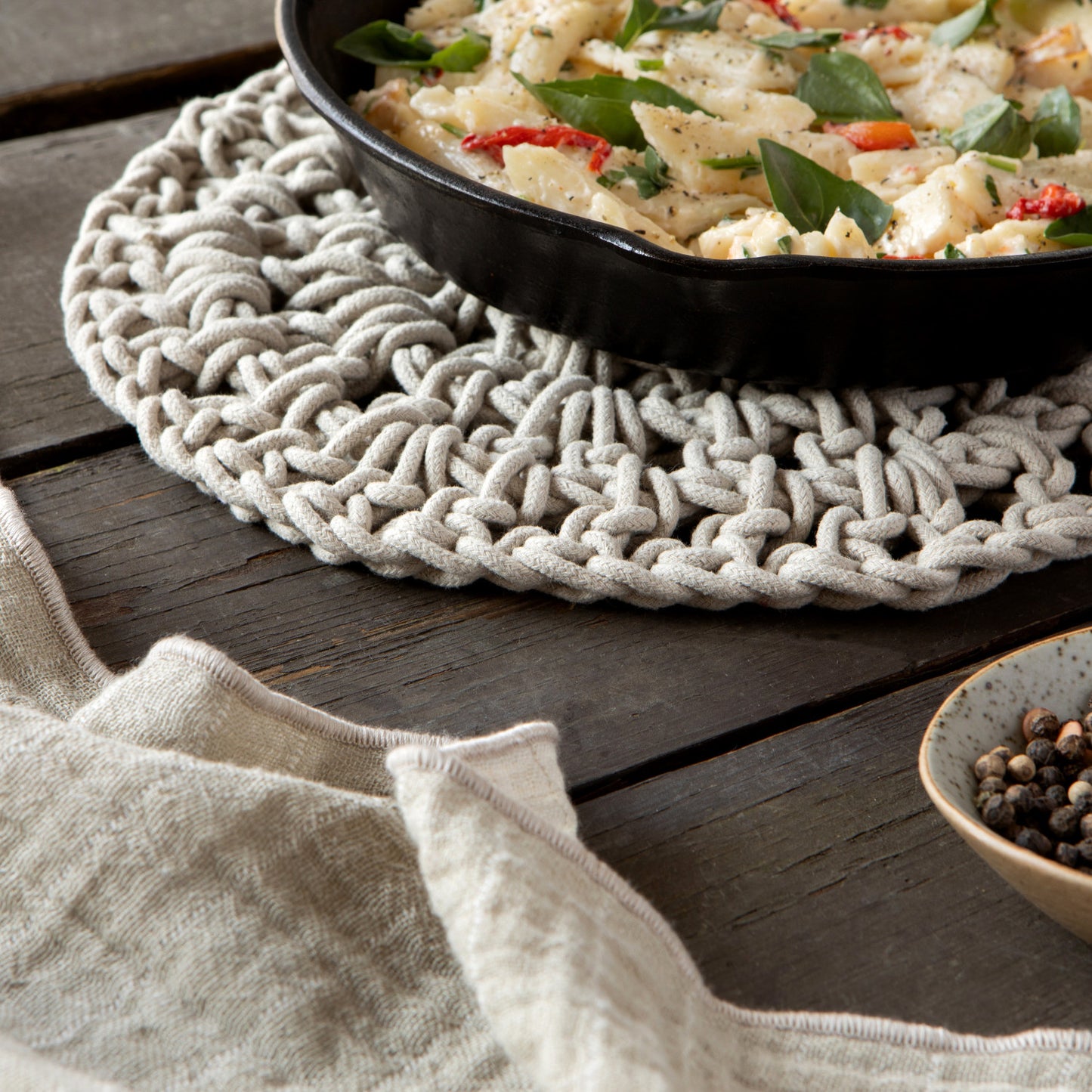 DOVE GRAY KNOTTED TRIVET