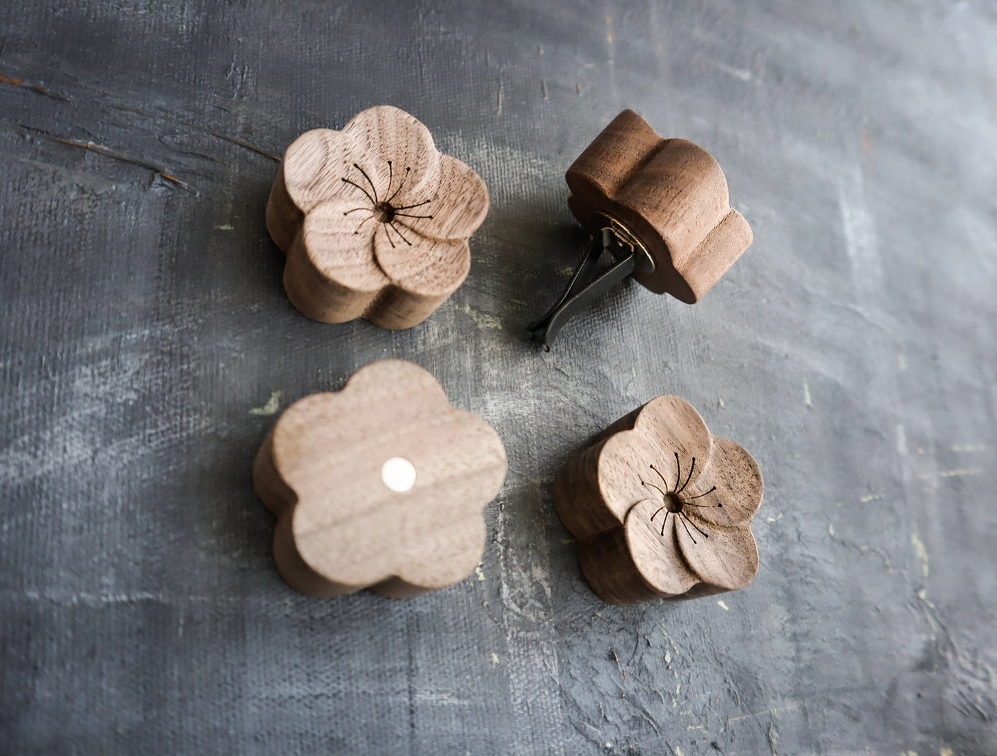 WOODEN CAR DIFFUSER