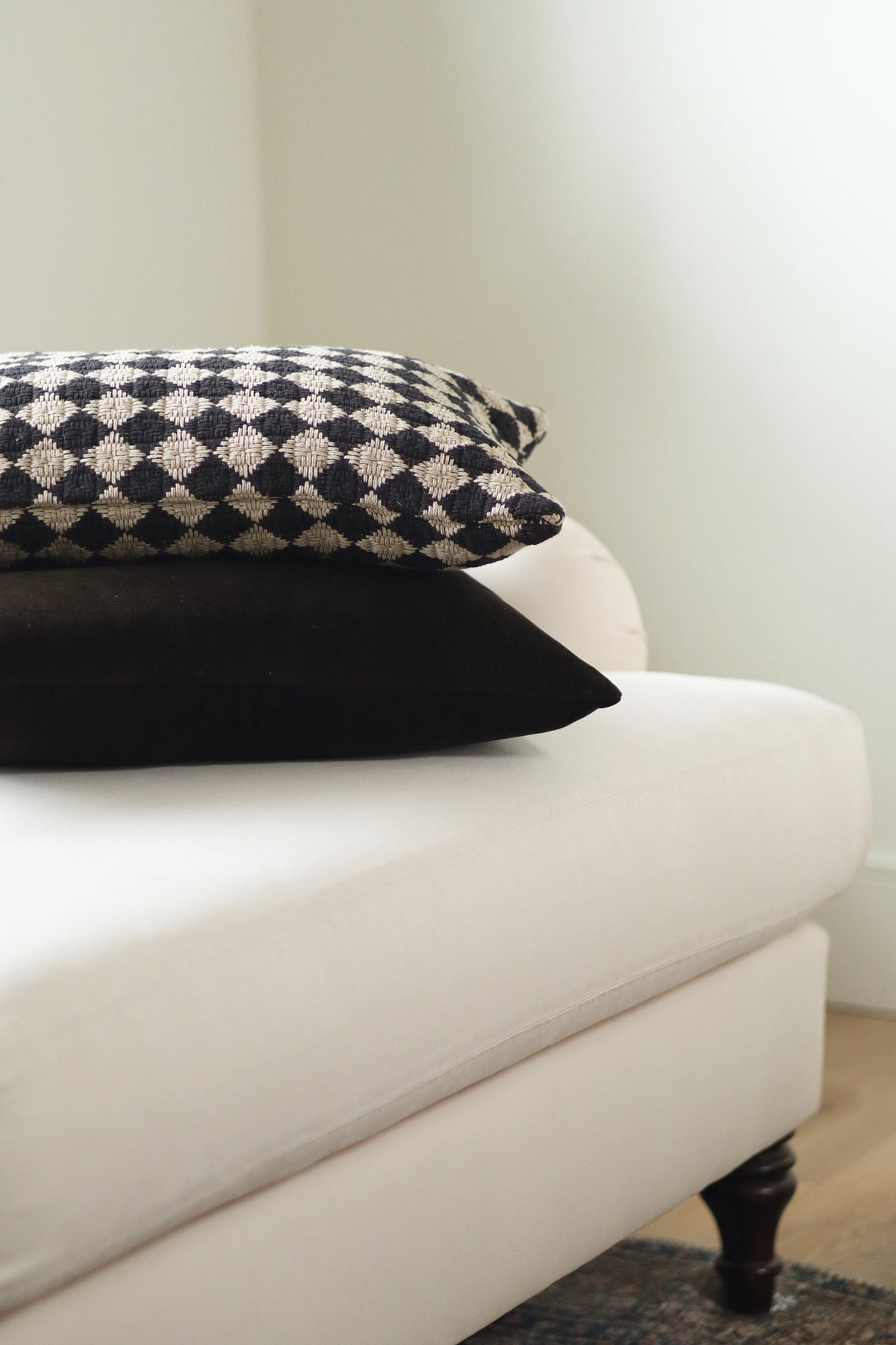 VERA LUXE VELVET PILLOW - MIDNIGHT GREEN