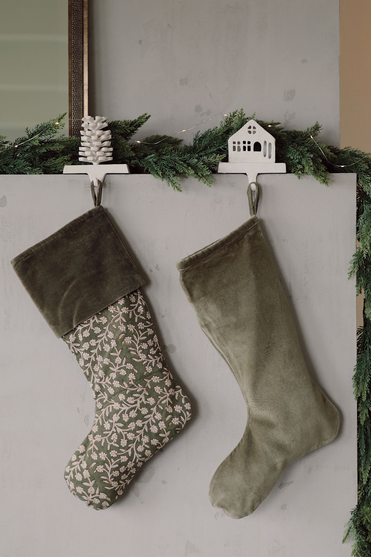 VERA VELVET STOCKING - OLIVE