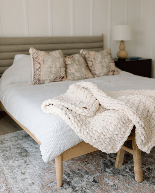 HANDMADE CHUNKY KNIT BLANKET