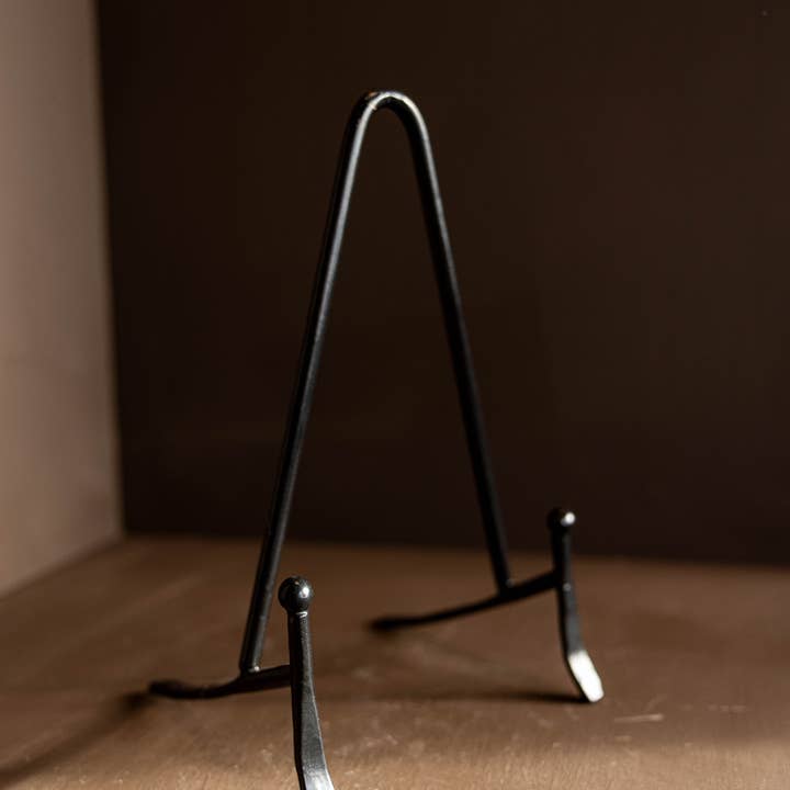 IRON TABLETOP EASEL