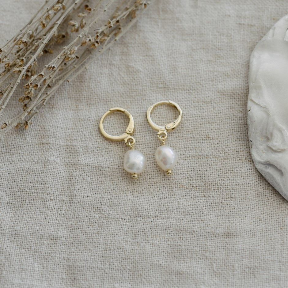 BITSY HOOPS - GOLD & WHITE PEARL