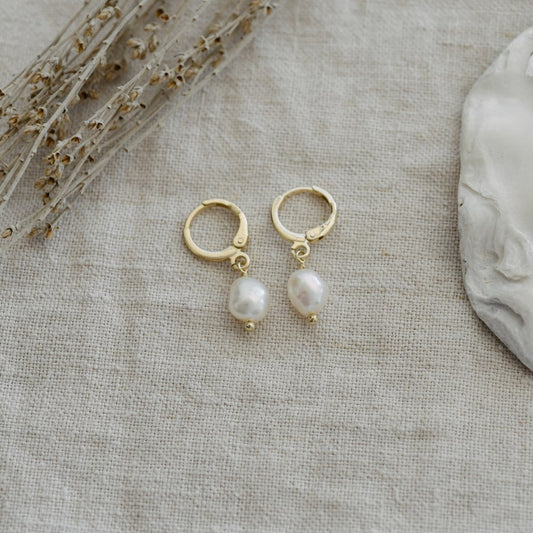 BITSY HOOPS - GOLD & WHITE PEARL