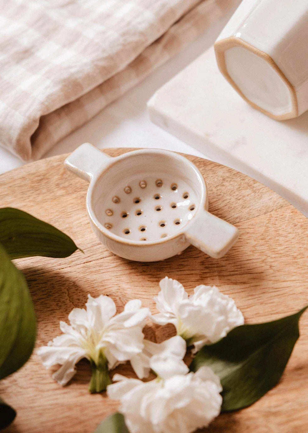 CERAMIC TEA STRAINER