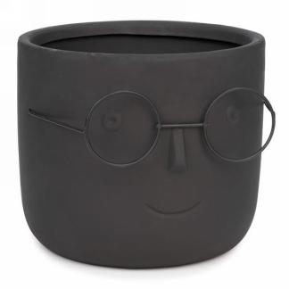 BLACK POT WITH GLASSES