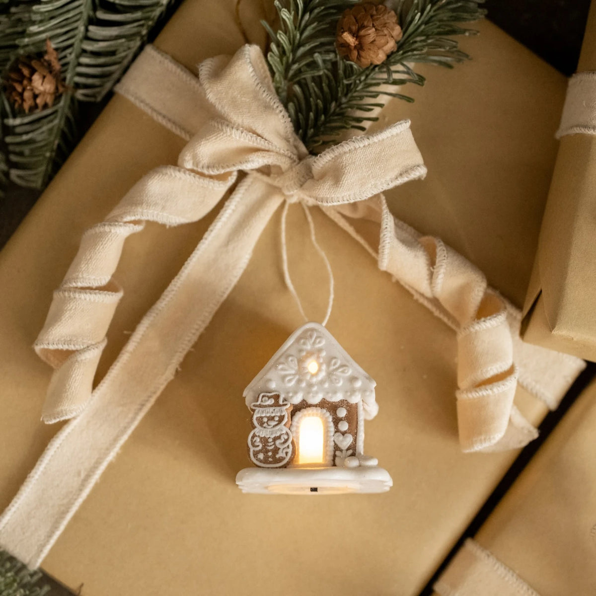 TINY GINGERBREAD HOUSE ORNAMENTS