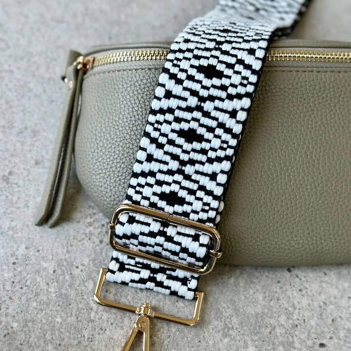 BLACK AND WHITE DECORATIVE PURSE STRAP