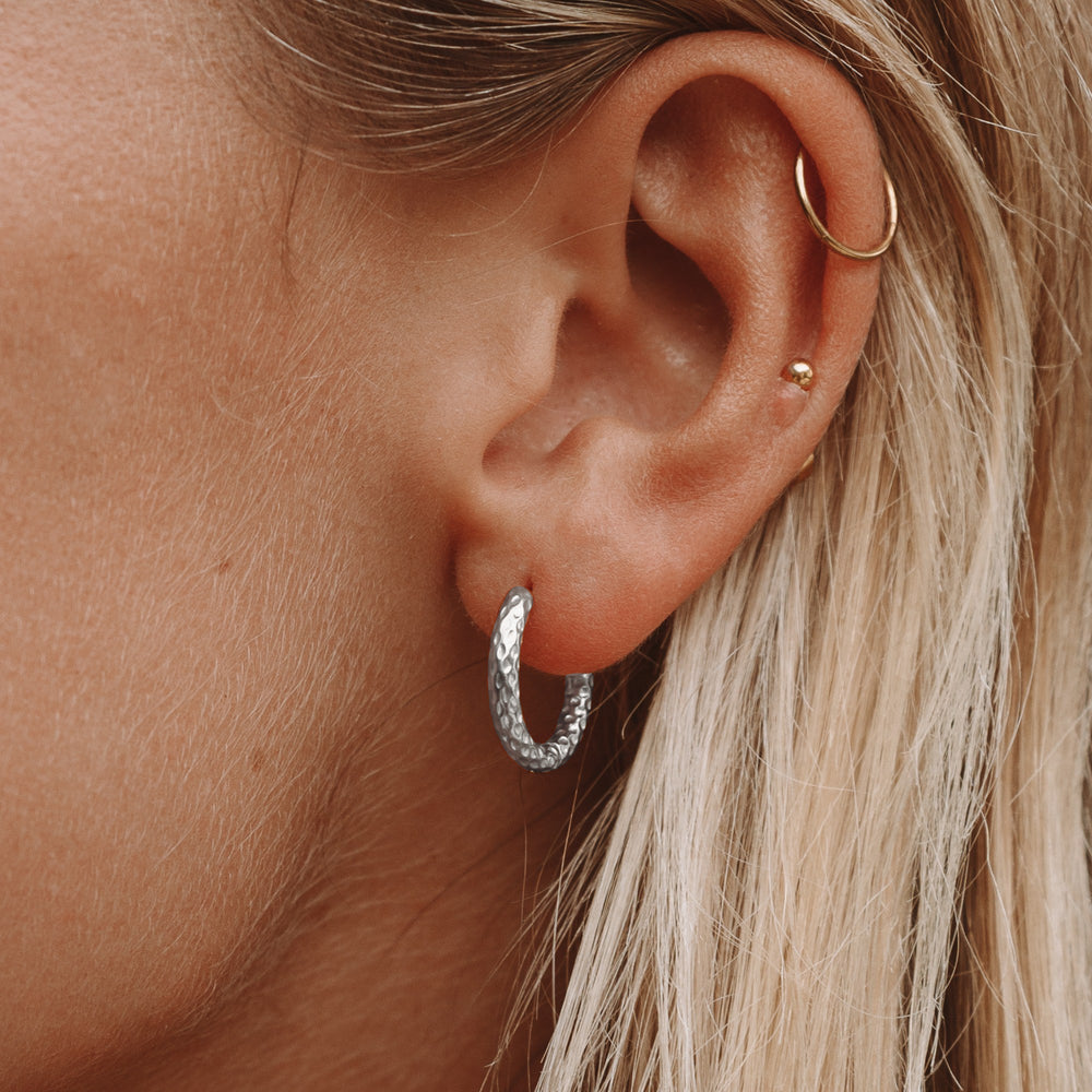 HAMMERED HOOPS EARRINGS